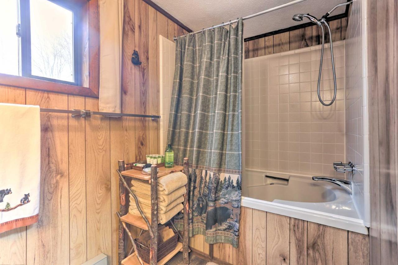 Bear Den Rustic Pocono Lake Home With Game Room! Екстериор снимка
