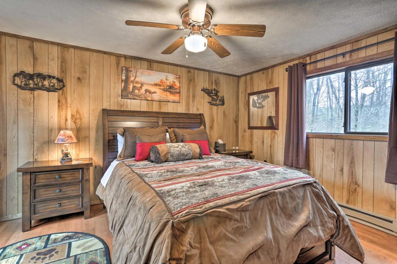 Bear Den Rustic Pocono Lake Home With Game Room! Екстериор снимка
